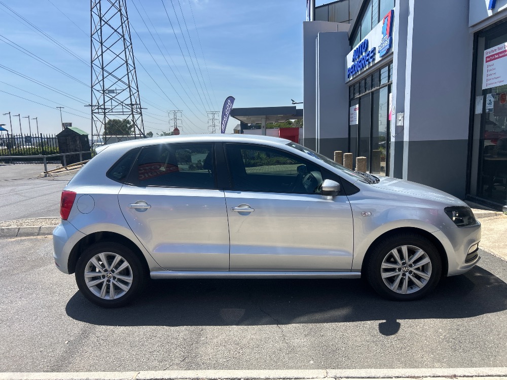 2024 POLO VIVO 1.6 COMFORTLINE TIP (5DR)