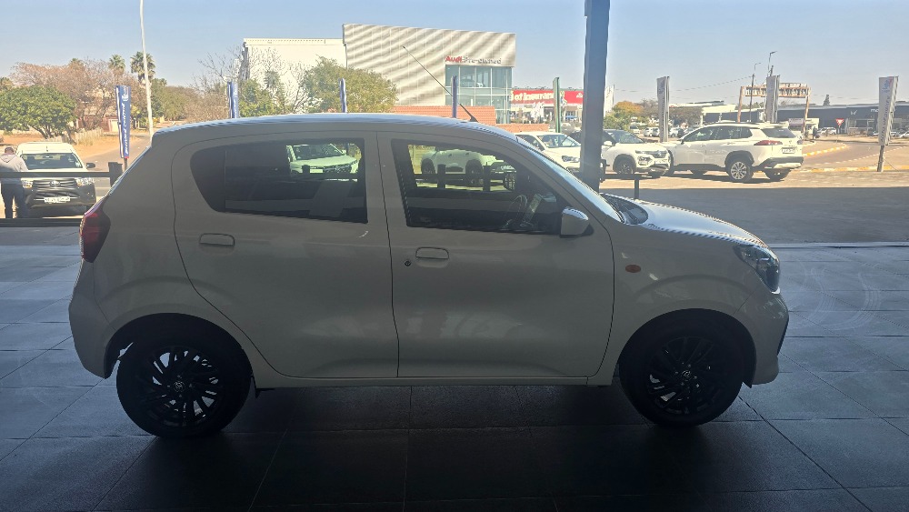 2025 VITZ 1.0 XR