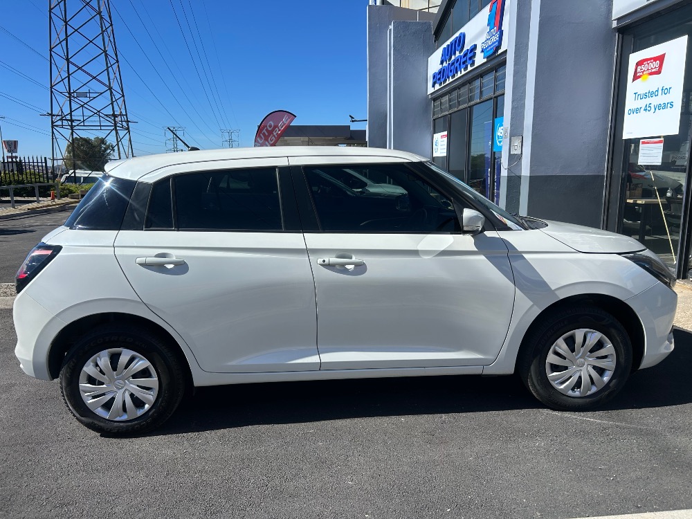 2025 SWIFT 1.2 GL