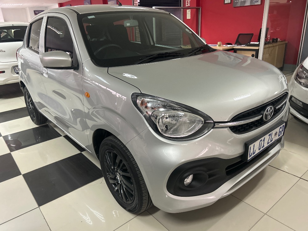 2023 VITZ 1.0 XR