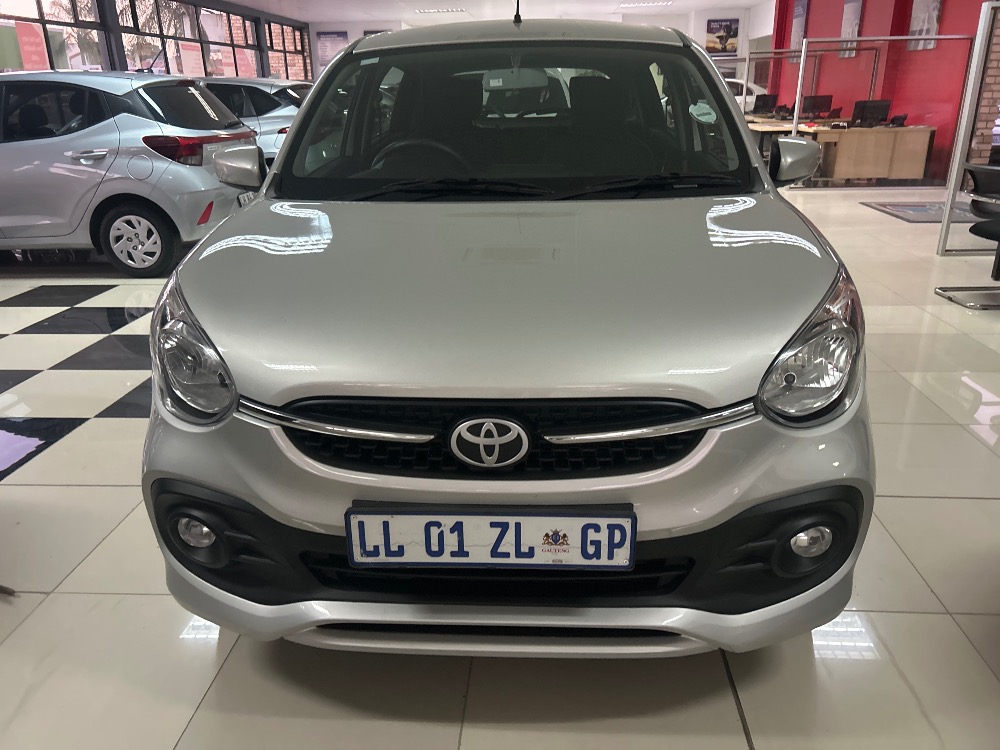 2023 VITZ 1.0 XR