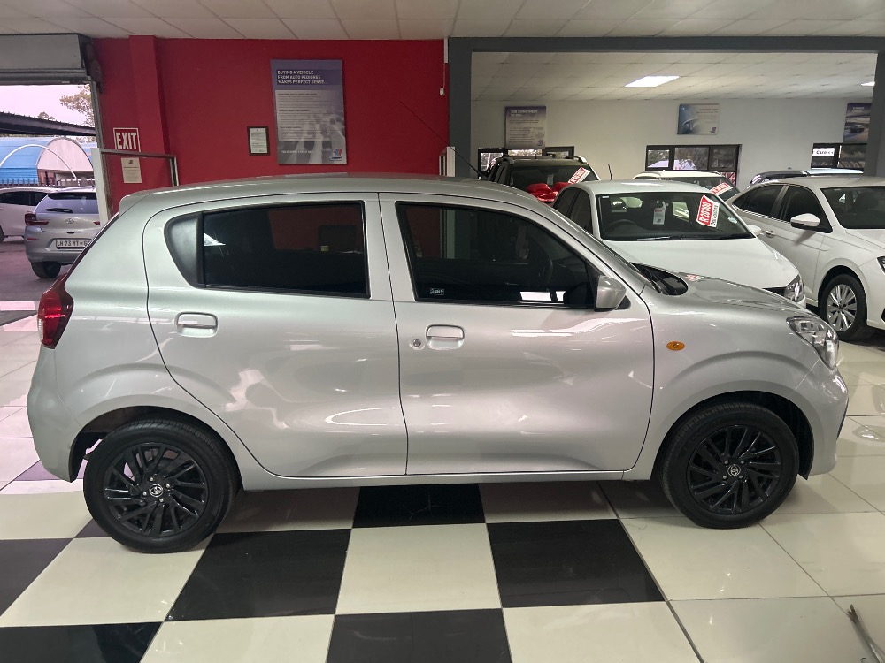 2023 VITZ 1.0 XR