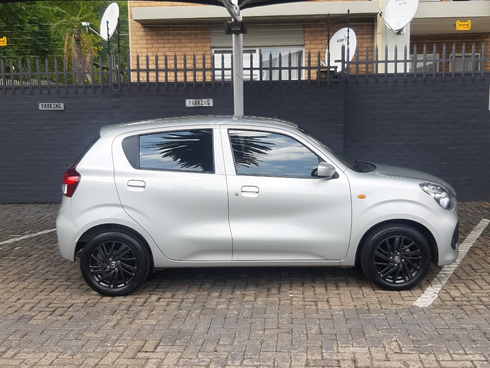 2023 VITZ 1.0 XR